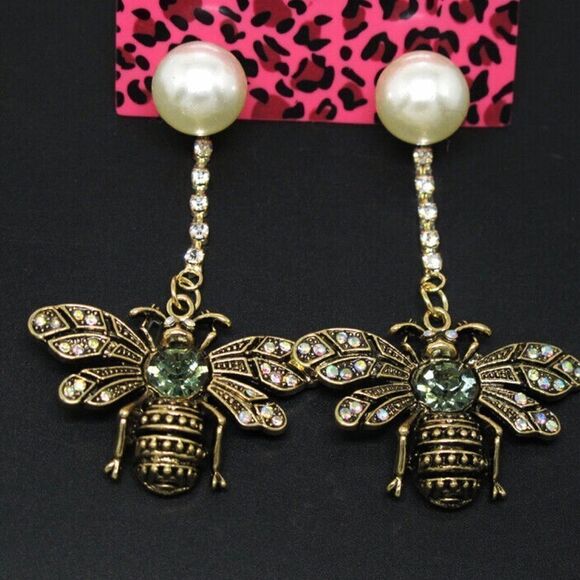 🐝 Betsey Johnson stunning & unique honey bee sparkling dangle earrings 🐝 - Picture 3 of 8